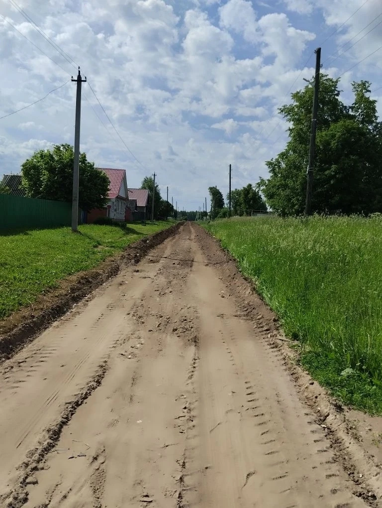 В деревне Великополье приступили к ремонту дороги в рамках программы «Поддержка местных инициатив».
