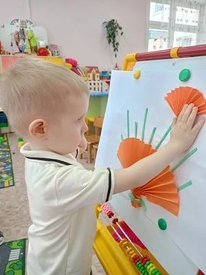 Коллективная работа «Букет для мамы».