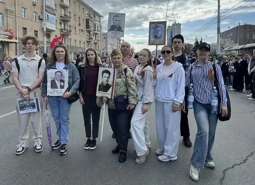В День Победы более 50-ти студентов нашего университета были волонтерами на шествии «Бессмертного по