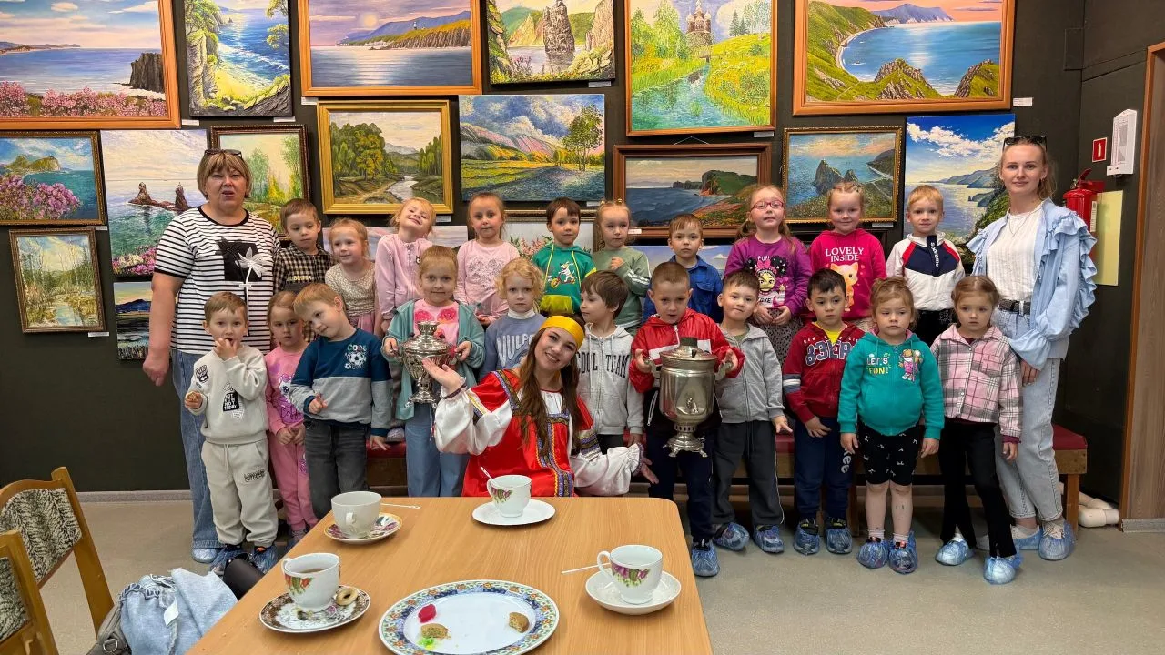 ☕ Дошколята на чаепитии у «Крутобокого молодца»!

Что может быть душевнее, чем ароматный чай из наст