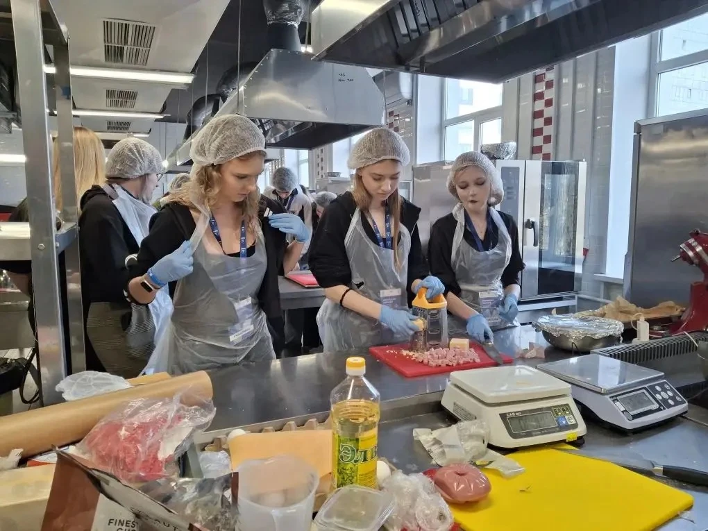 Шаг в профессию: девятиклассники осваивают мастерство на практике  ✅ Девятиклассники продолжают акти