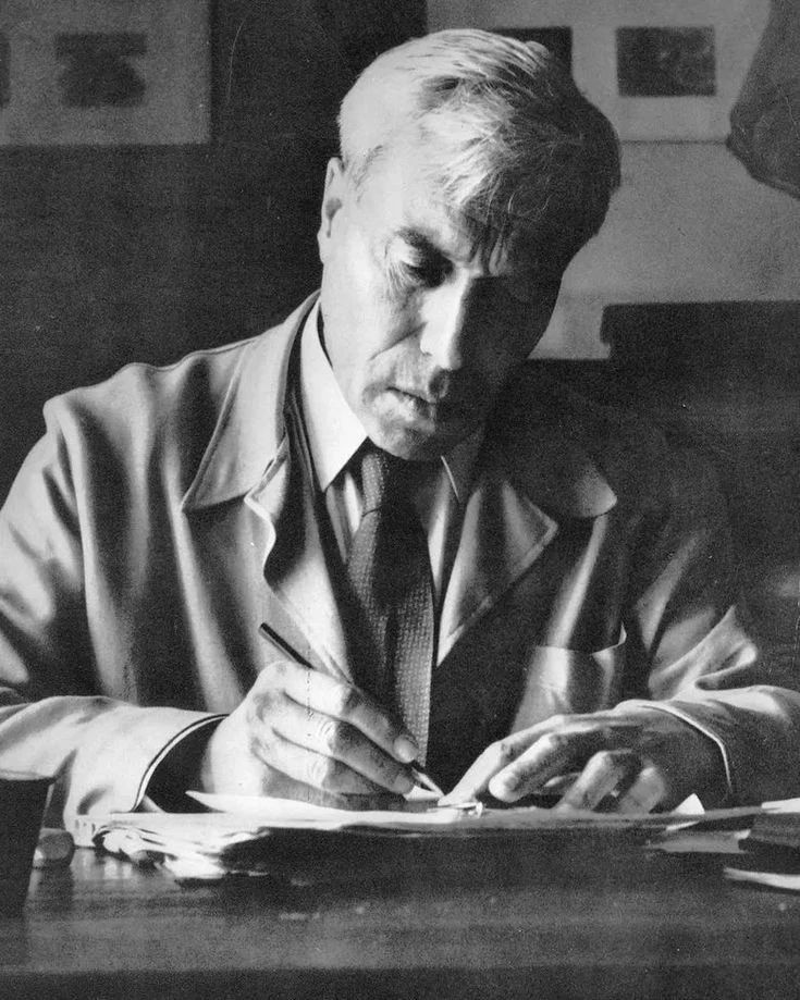 Надо ставить себе задачи выше своих сил: во-первых, потому, что их всё равно никогда не знаешь, а во