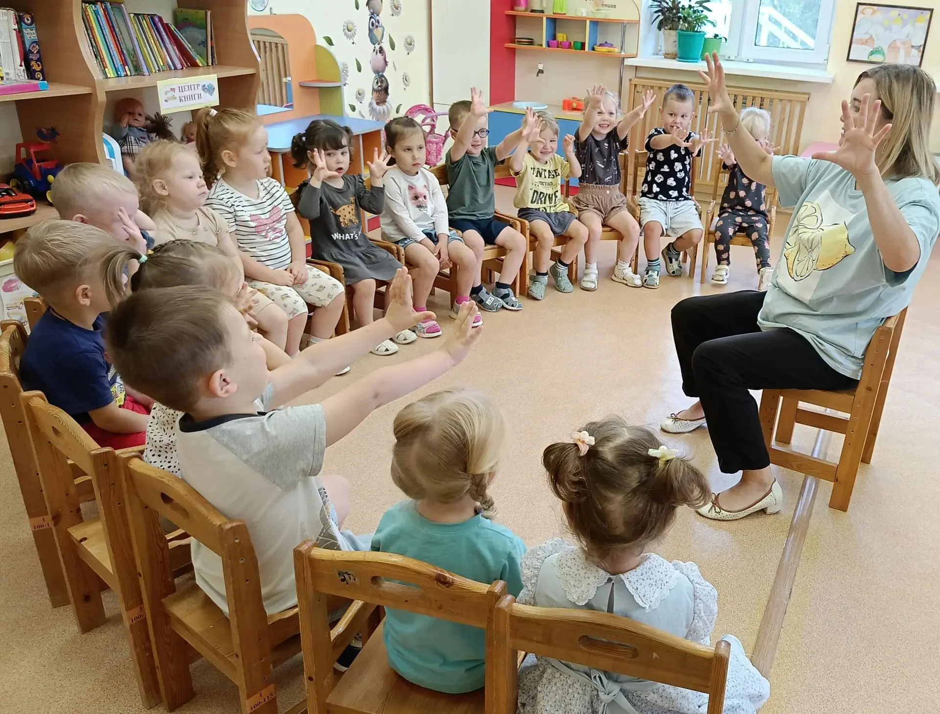 Пальчиковая гимнастика в младшей группе детского сада — это не просто развлечение, а эф...