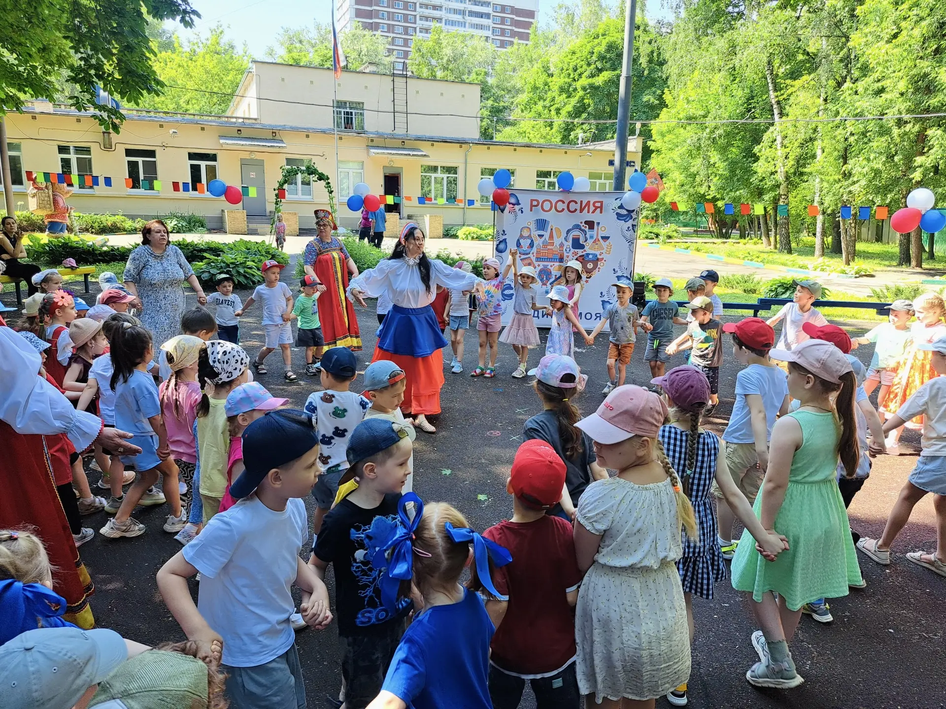 🇷🇺 С Днём России!

В дошкольных отделениях «Оленёнок» и «Карусель» прошли музыкальные праздники, п