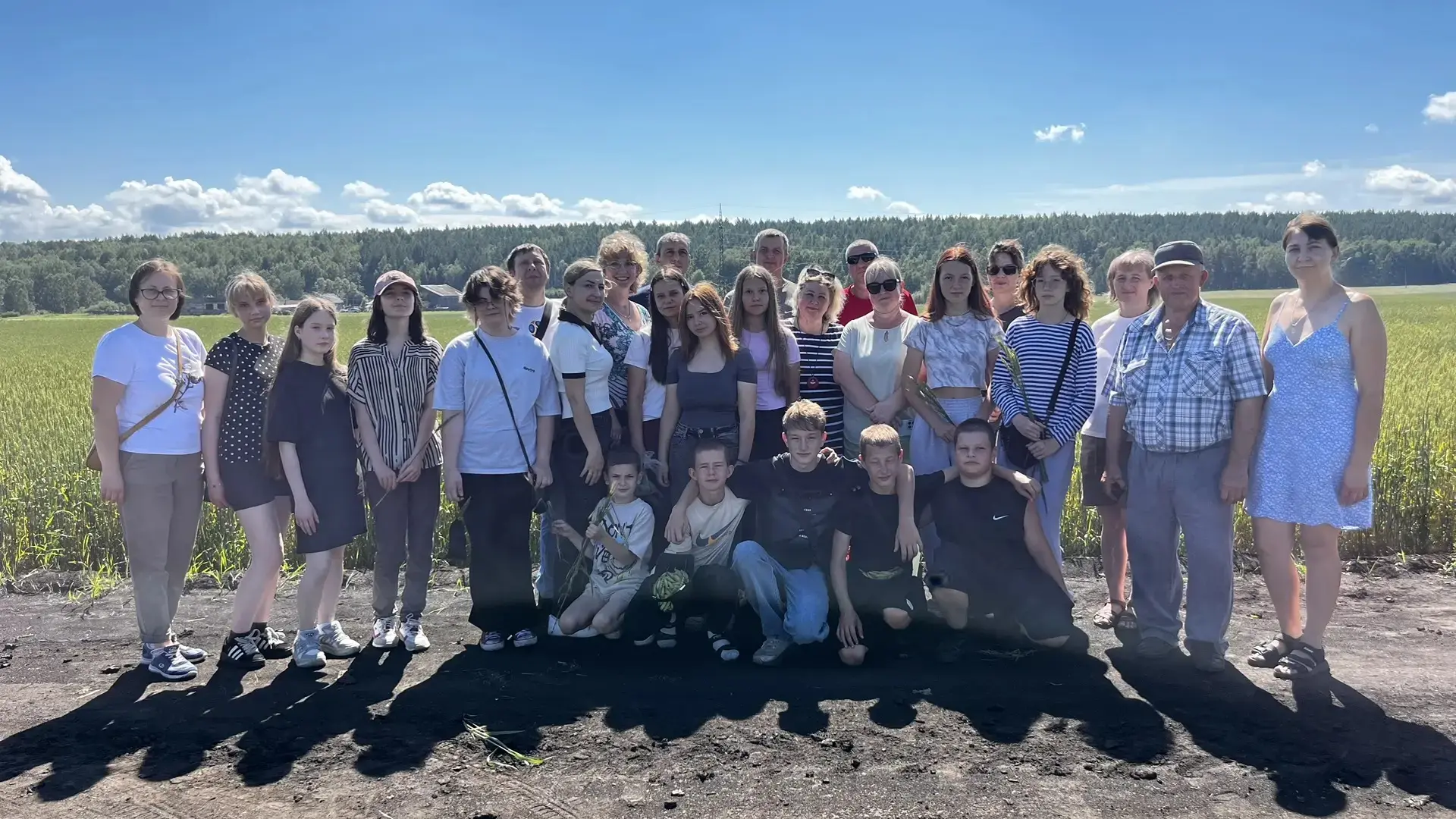 🌾#ПУТЬ_ЗЕРНА: второй этап — колошение🌾🌾

⚡⚡Сегодня ребята из 8 «В» вместе с родителями отправилис