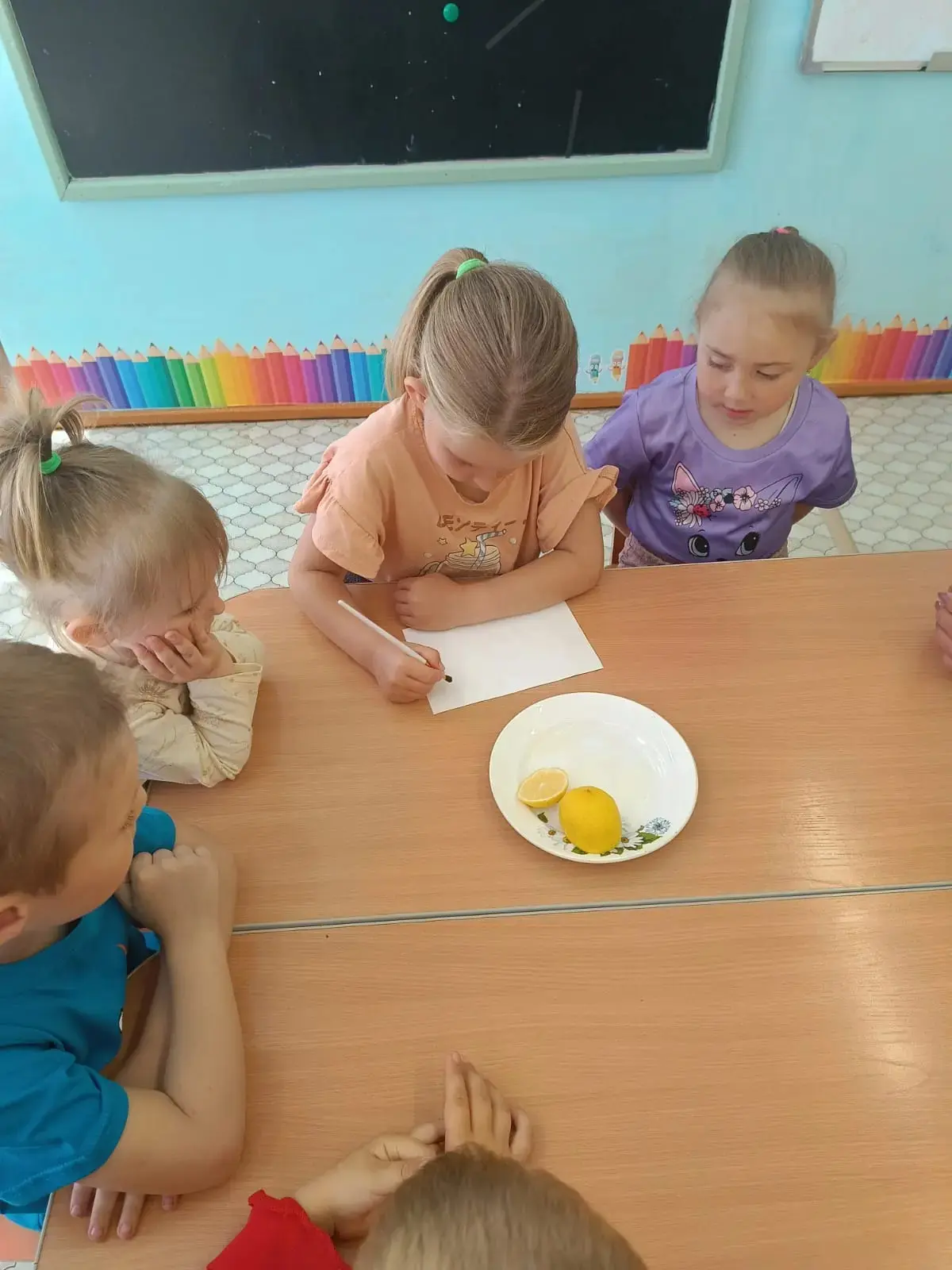 Наука для малышей:невидимые чернила из молока и лимона!