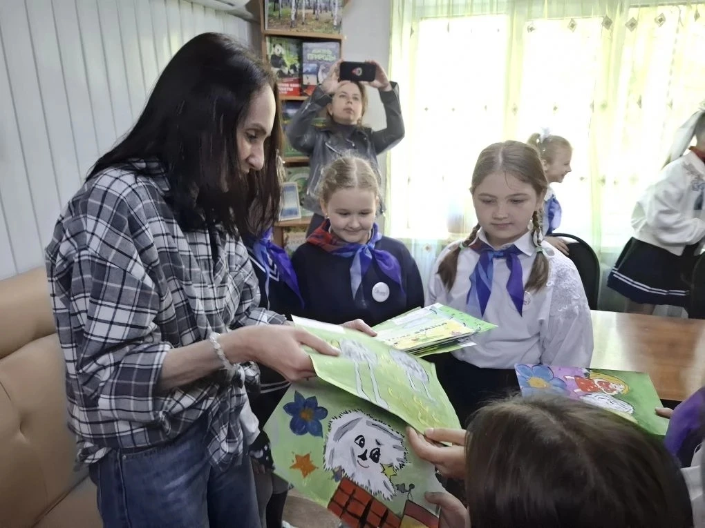 погожие майские дни, когда весна готовится уступить свою эстафету лучистому солнечному ...