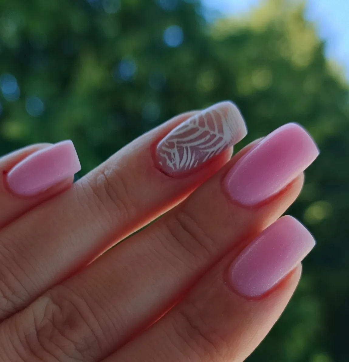 Юные модницы, внимание! С 1 декабря — новый ГОСТ на маникюр для детей 💅