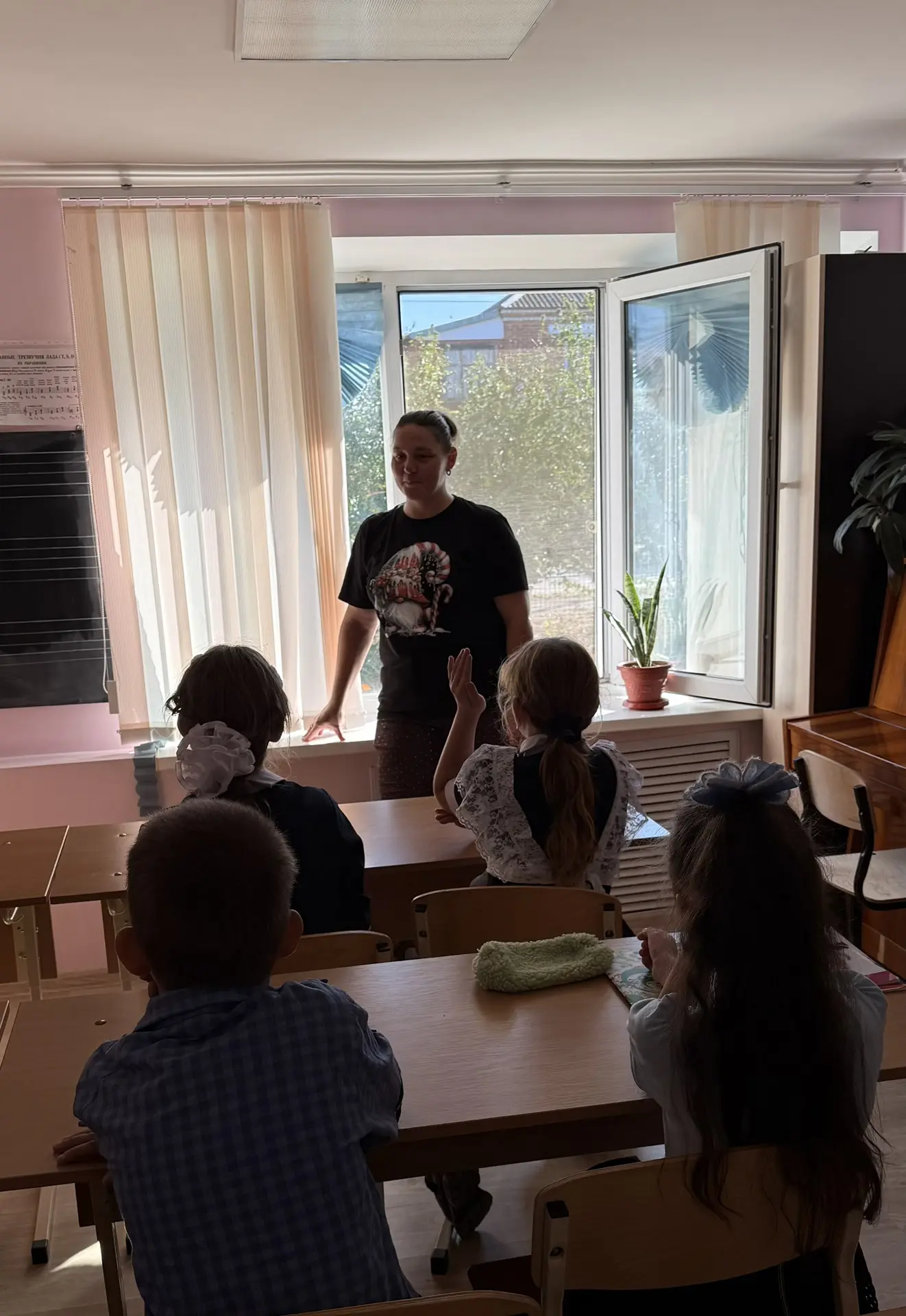 ✨7 октября прошёл единый классный час приуроченный к часам мира и добра "Мир моих чувст...