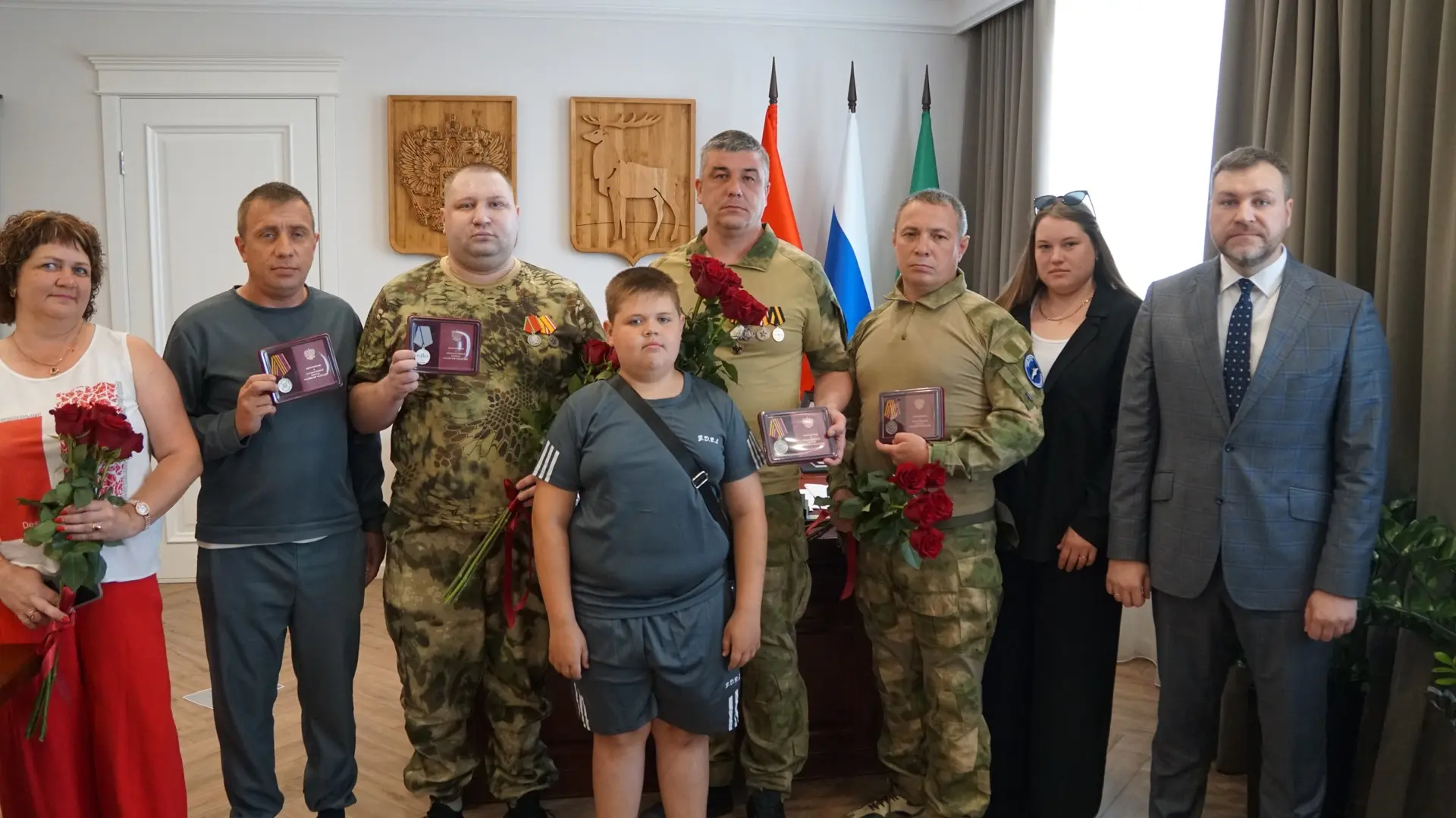 Вручил государственные награды  участникам специальной военной операции.

За мужество, отвагу и само