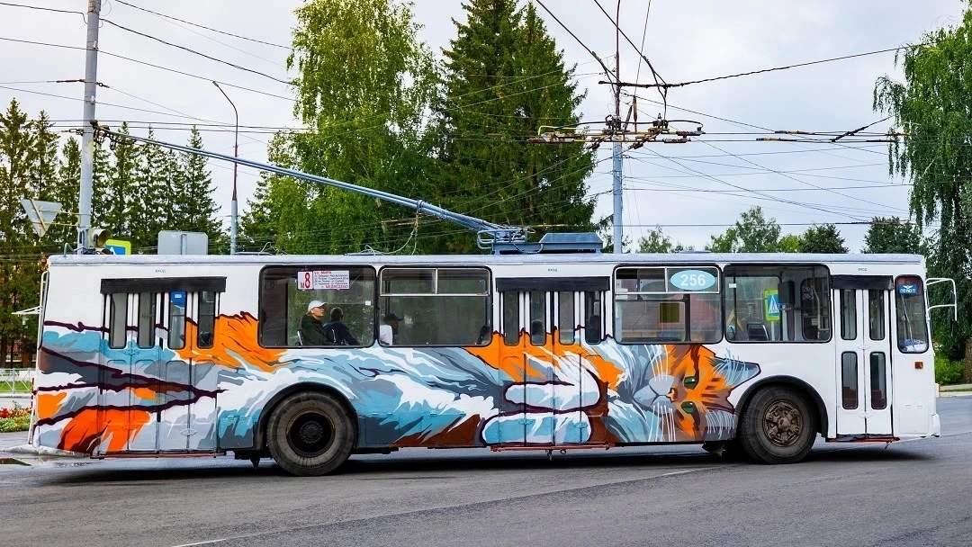 😍 В Йошкар-Оле запустили арт-троллейбус к 442-летию города