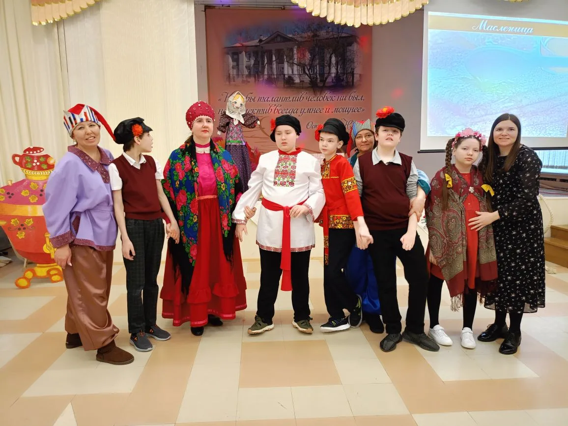 На прошлой учебной неделе в нашей школе прошла Масленица. Мы провожали зиму и радостно приветствовал