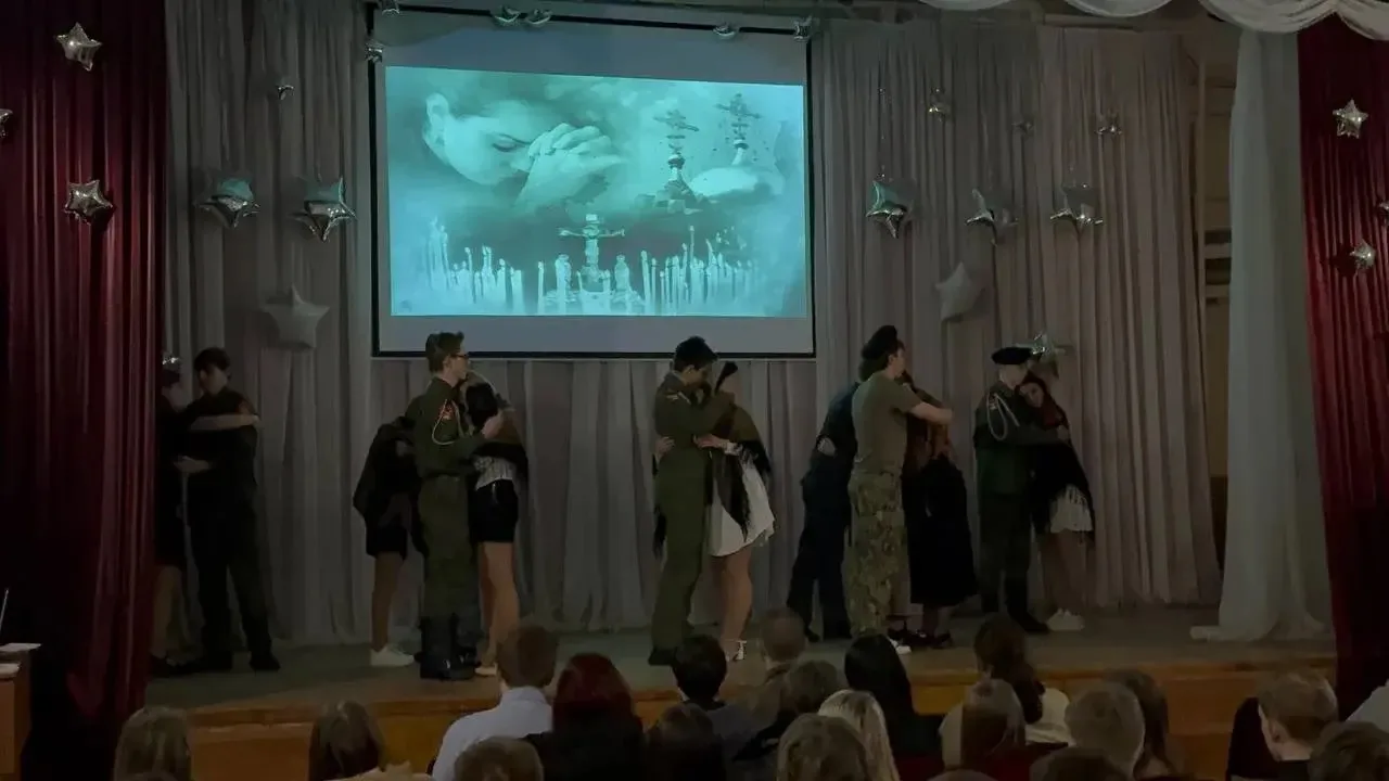 «Времён связующая нить»: в память о тех, кто защищал Родину! 🇷🇺 🎭 🎤 20 февраля в нашей школе прошло 