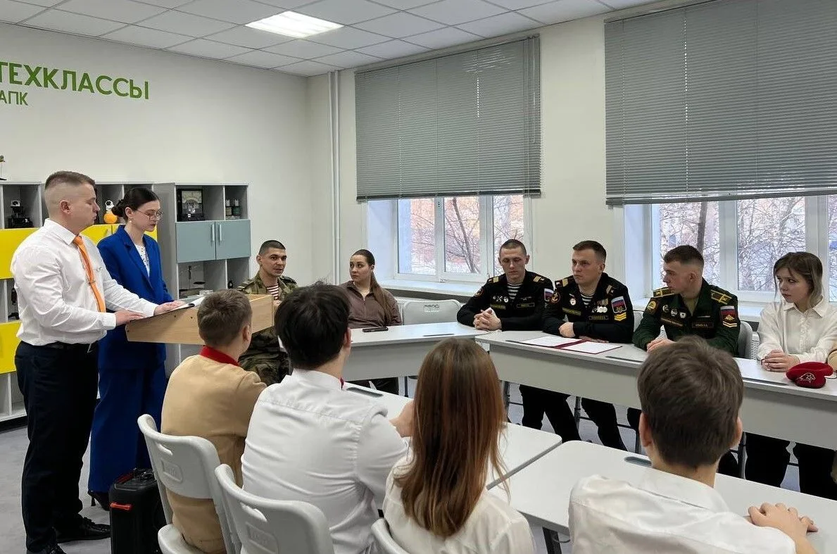 5 февраля, в нашей школе прошел важный диспут-клуб "Есть такая профессия — Родину защищать"! Меропри