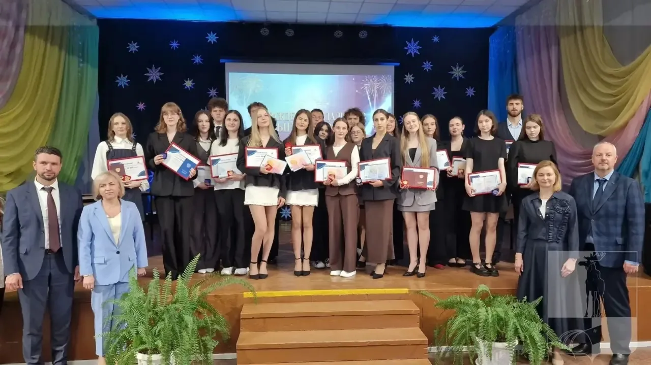 В Мончегорске чествовали лучших выпускников

В центре «Полярис» наградили золотых и серебряных медал