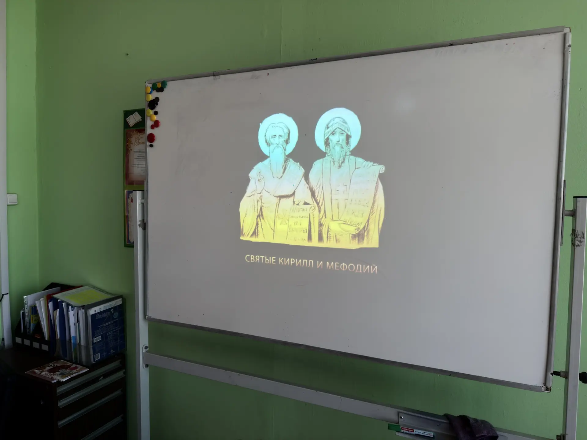 📚 День славянской письменности в 6 классе!  Сегодня наши шестиклассники с увлечением погрузились в и