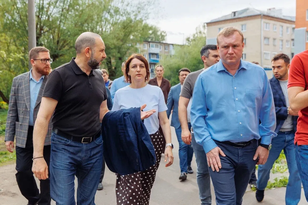 Если прогулки, то только такие.  Вместе с депутатом Мособлдумы, членом фракции Единая Россия Максимо