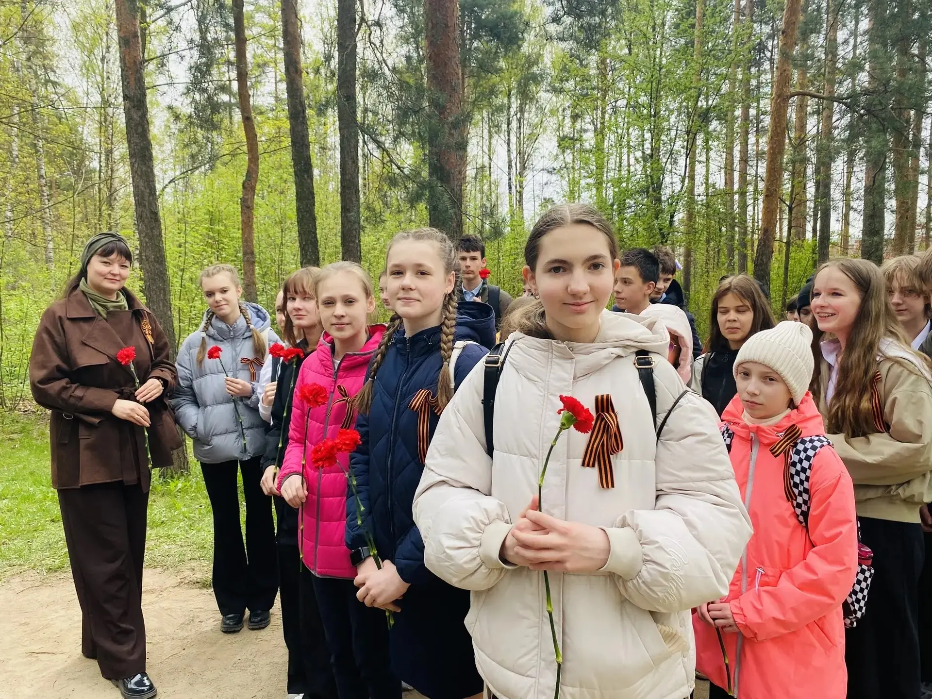 ✨ Памяти павших будьте достойны ✨  7 мая ученики 7 «В» класса вместе с классным наставником Ольгой Н