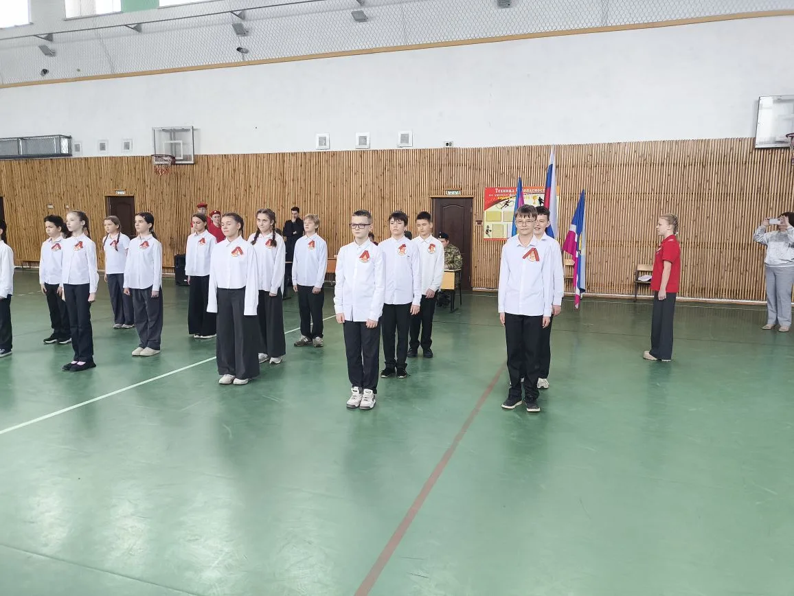 🎖️ Смотр строя и песни: патриотический праздник в нашей школе  В рамках месячника оборонно-массовой 