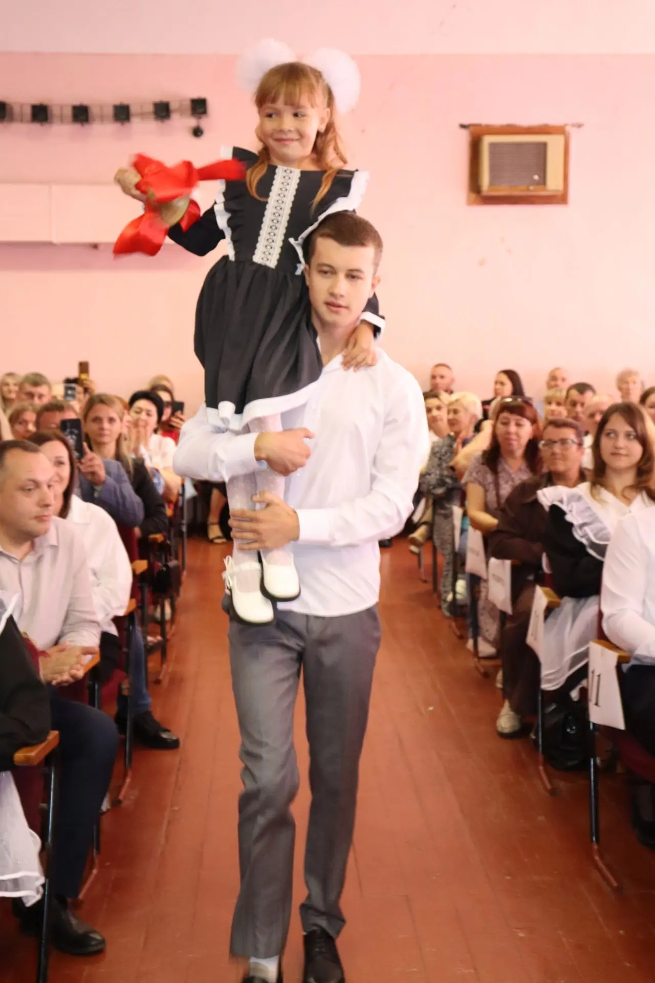 С Днём Знаний всех — от мала до велика,