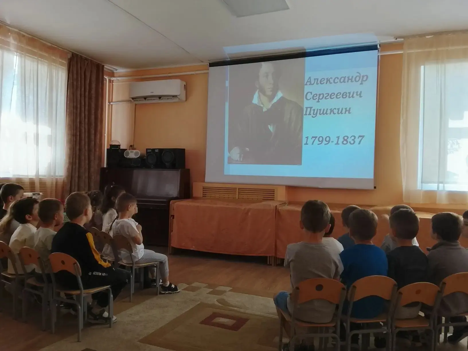 В преддверии дня рождения Александра Сергеевича Пушкина наши "Казачата" отправились в у...