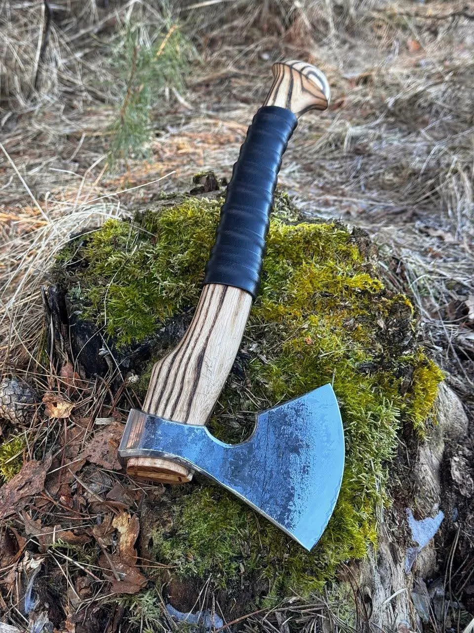 ⚔️ Топор "Волжанин" из кованой стали 9ХС. 

▫️ Зональная термообработка 
▫️ Топорище - из американск