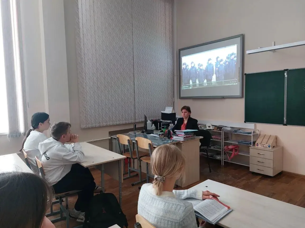 Сегодня, 21 января, во всех классах гимназии прошел  единый классный час, посвященный важной историч