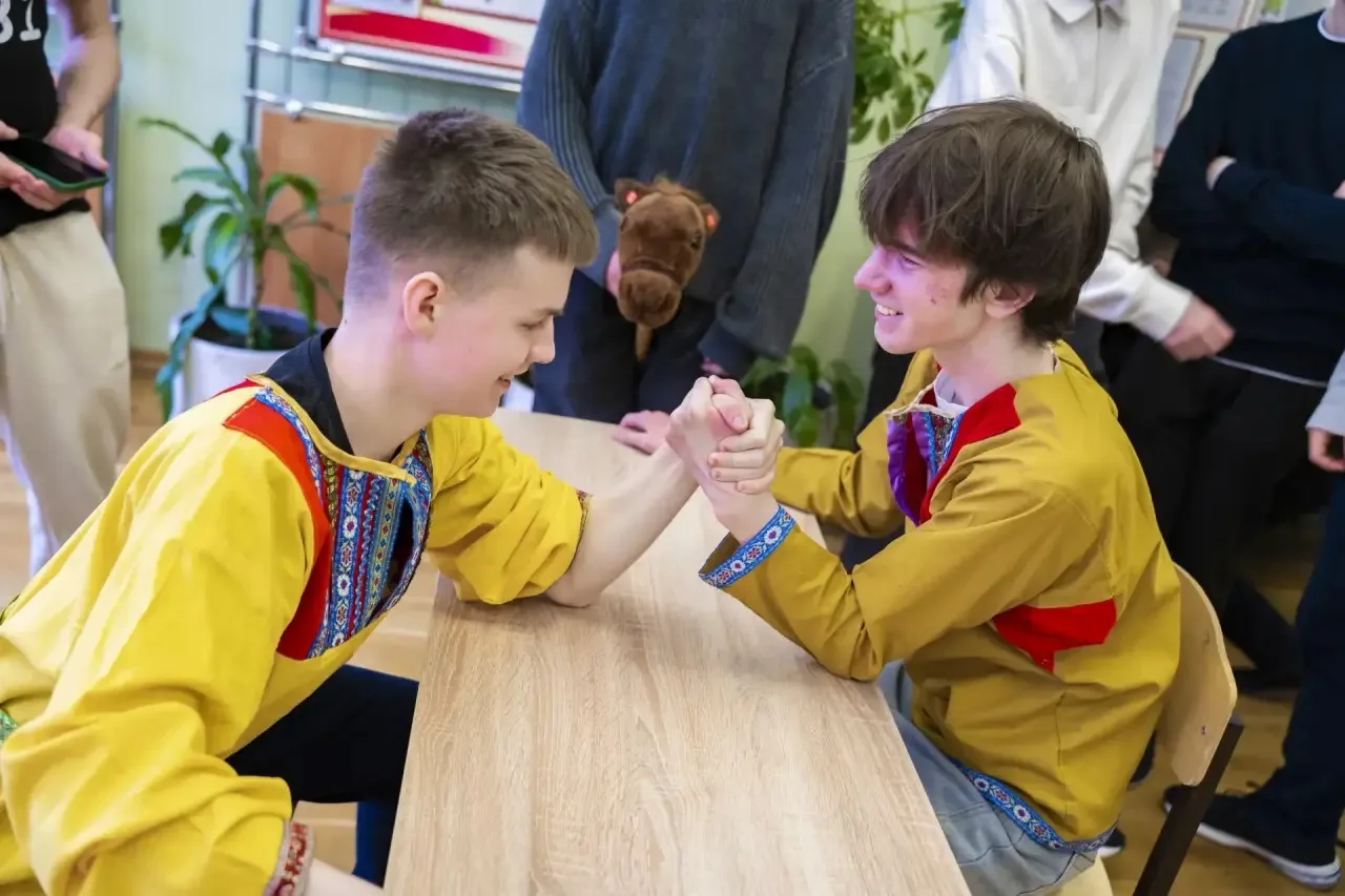 Масленица в 1581! 🥞  🥳 В нашей школе сегодня царила атмосфера настоящего праздника! Ученики 10А клас