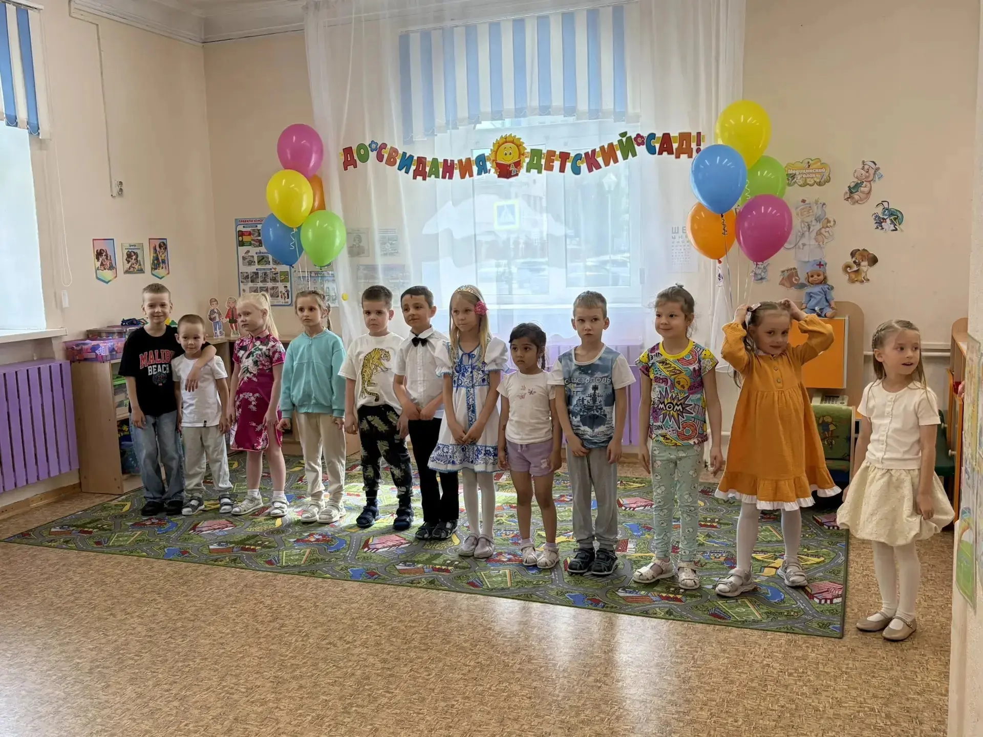 В конце мая пора выпускных балов! Из дошкольной группы № 4 мы проводили в школу трех ре...