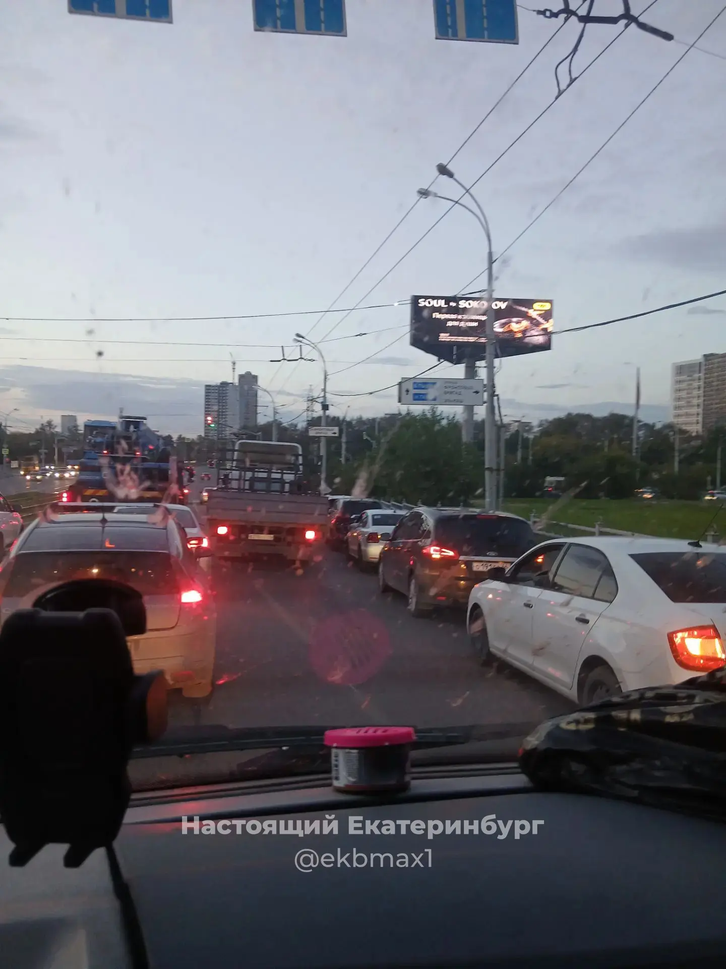 Фронтовых бригад - опять на правой полосе стоят все, не можем переворачивать...