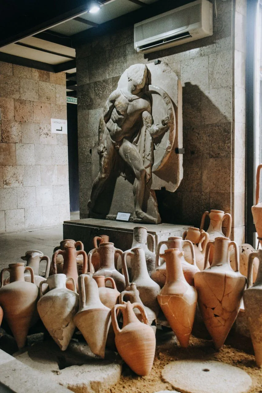 🏛 Таманский археологический музей
#СтаницаТамань

📌 В музее представлен лапидарий — экспозиция кам