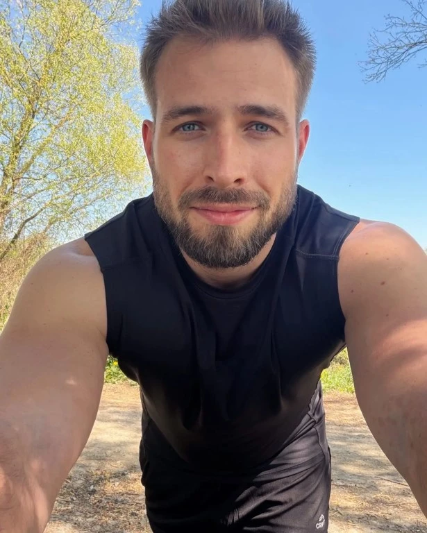 👧 Dmitriy Peskov, 38 лет
📍 Санкт-Петербург

📝 Ищу серьёзные отношения

Ищи меня в боте 👇
🍷 МОЖН