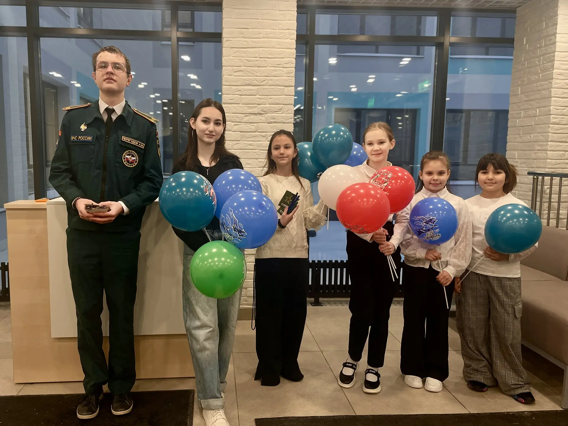 💖 19 февраля наша школа наполнилась атмосферой праздника и искренних поздравлений! В преддверии Дня 