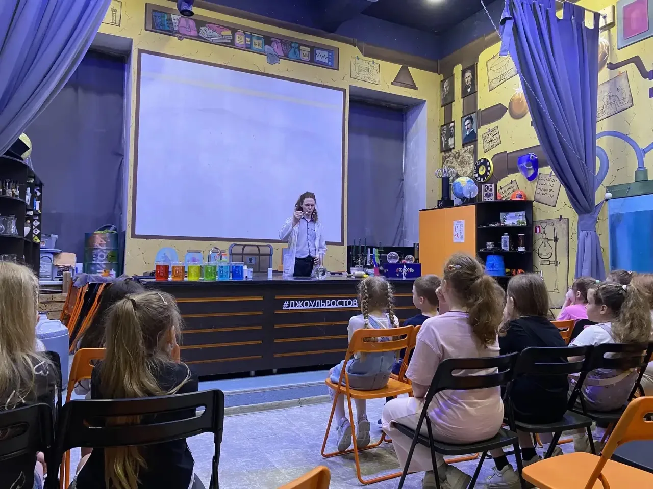 🚀 1 «Б» в «ДЖОУЛЬ ПАРКЕ»! ⚡️  Сегодня наш дружный 1 «Б» класс совершил невероятное путешествие в мир