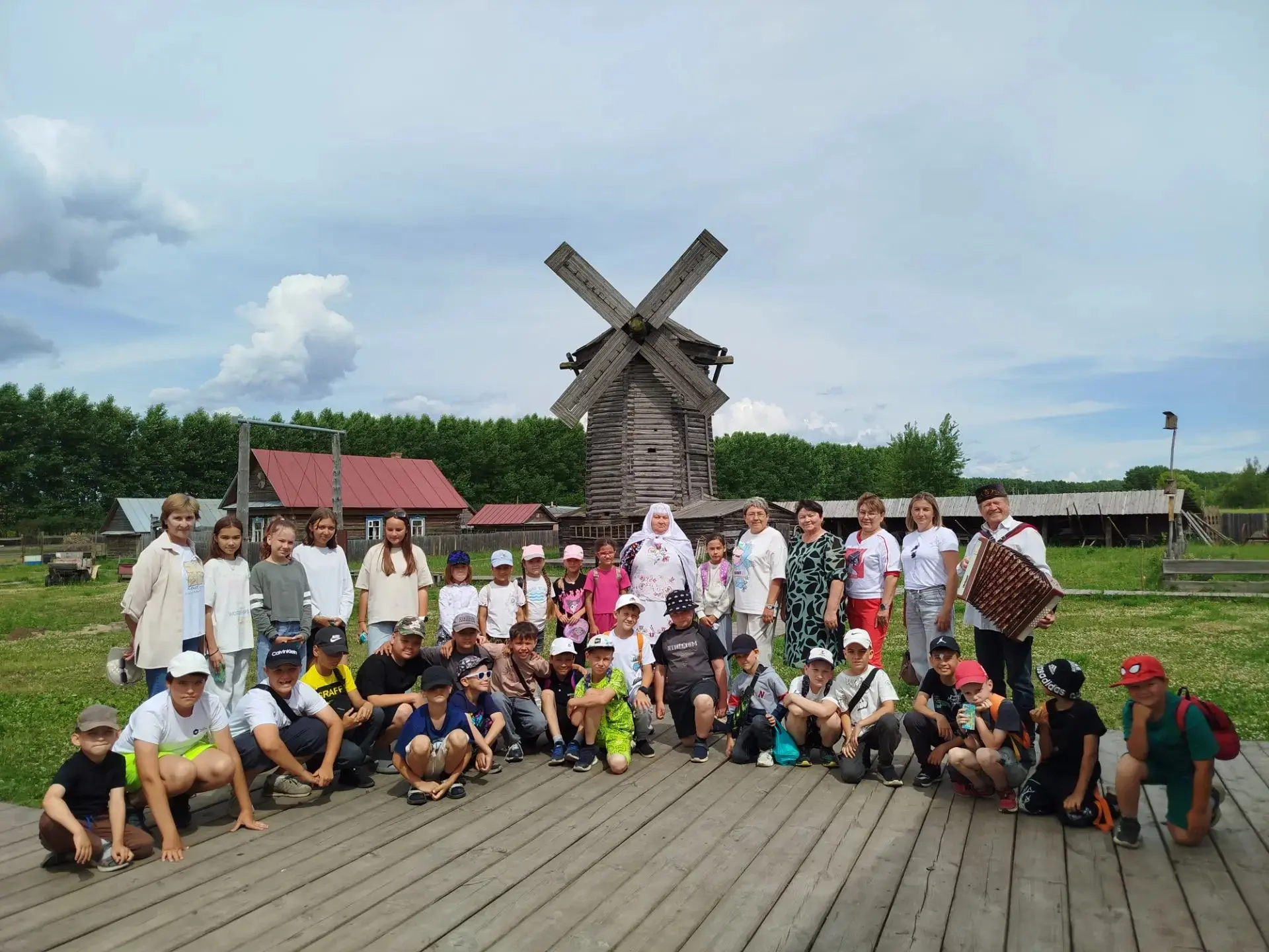 🌞Дневник лагеря | 17.06.26 🌈☀☁

Экскурсия школьного лагеря в этнографический комплекс «Татар авылы