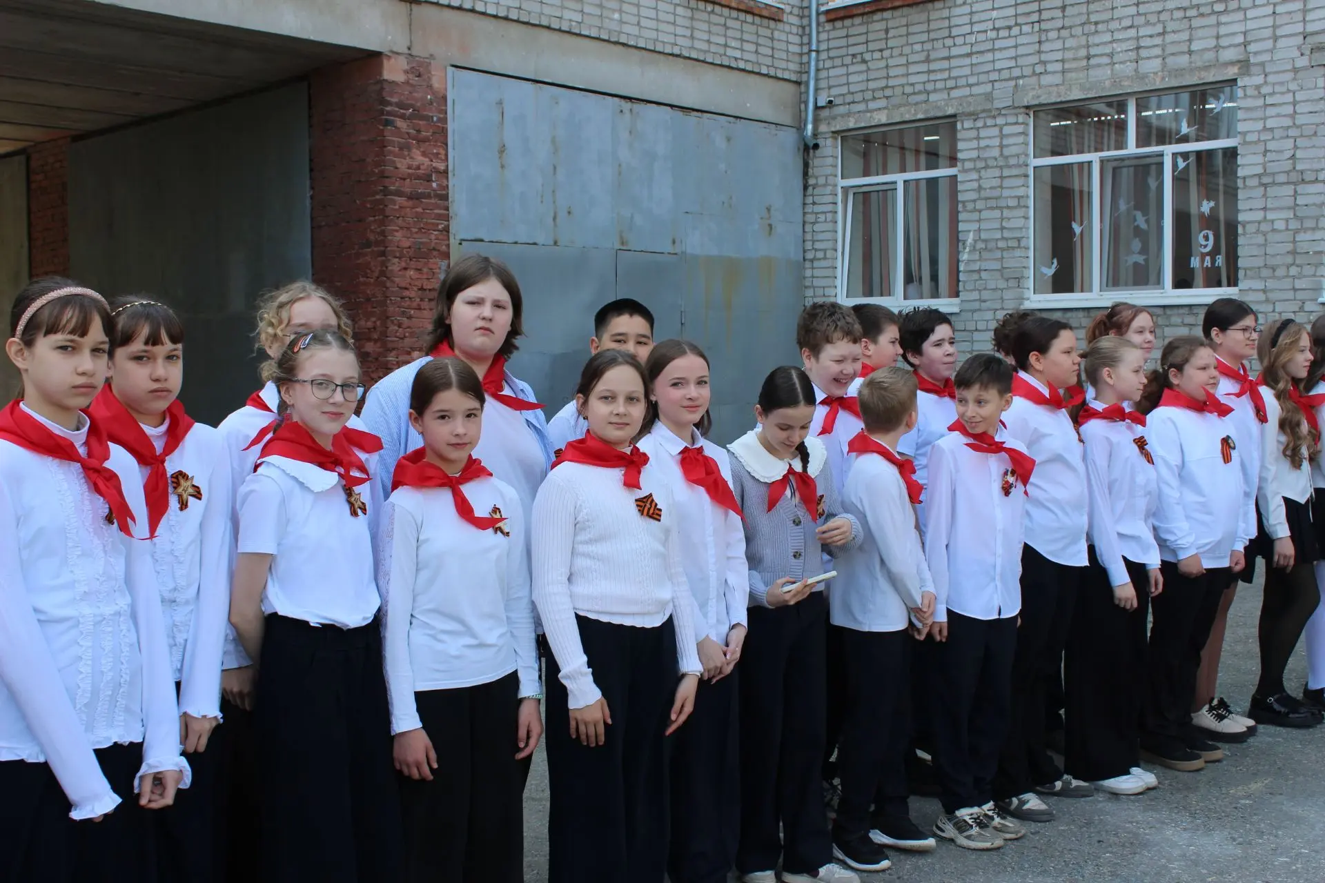 ДЕНЬ ПОБЕДЫ🕊  📣 Сегодня в нашей школе царила особенная атмосфера — атмосфера памяти и благодарности.