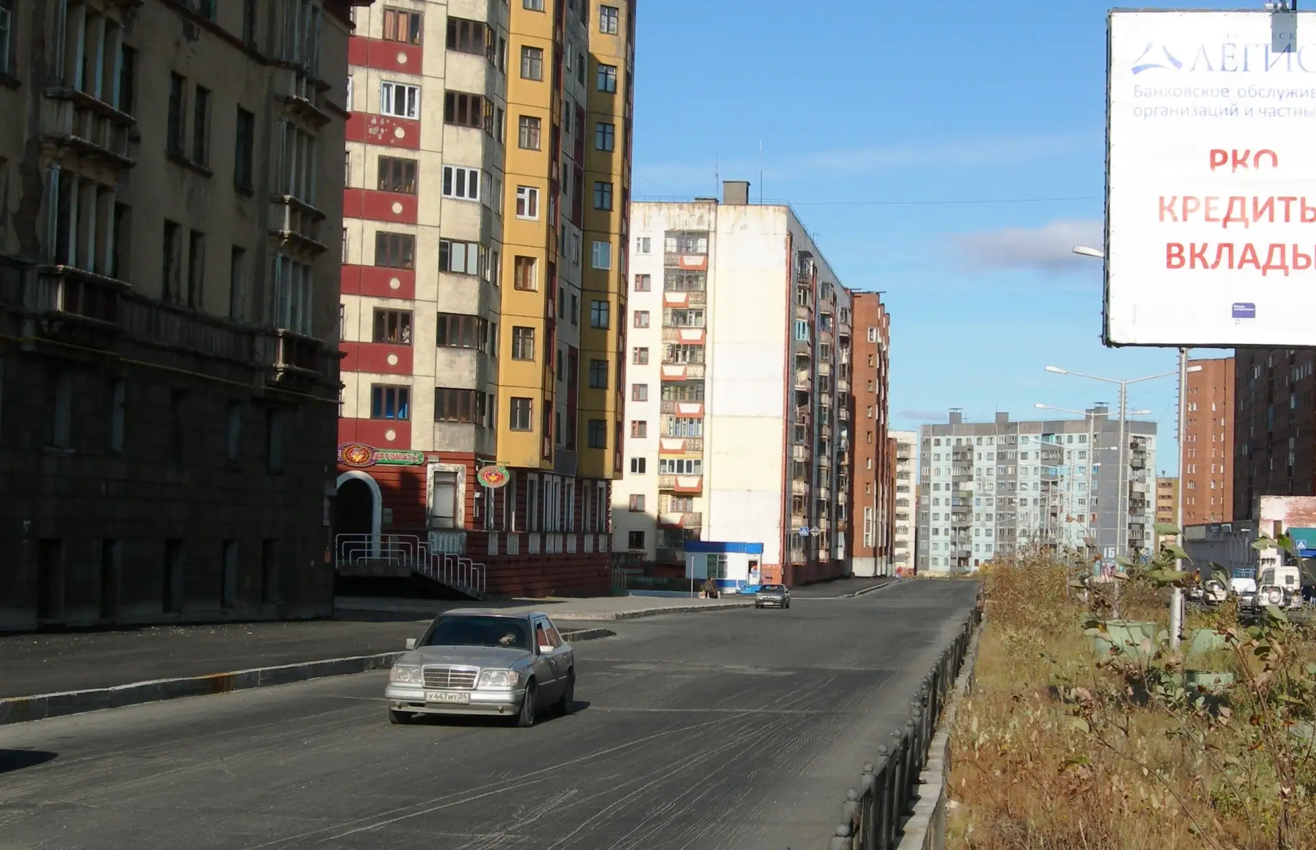 "Последний классический Мерс" на почти пустой дороге(!) за 69-й параллелью(!!!) и "Скво...