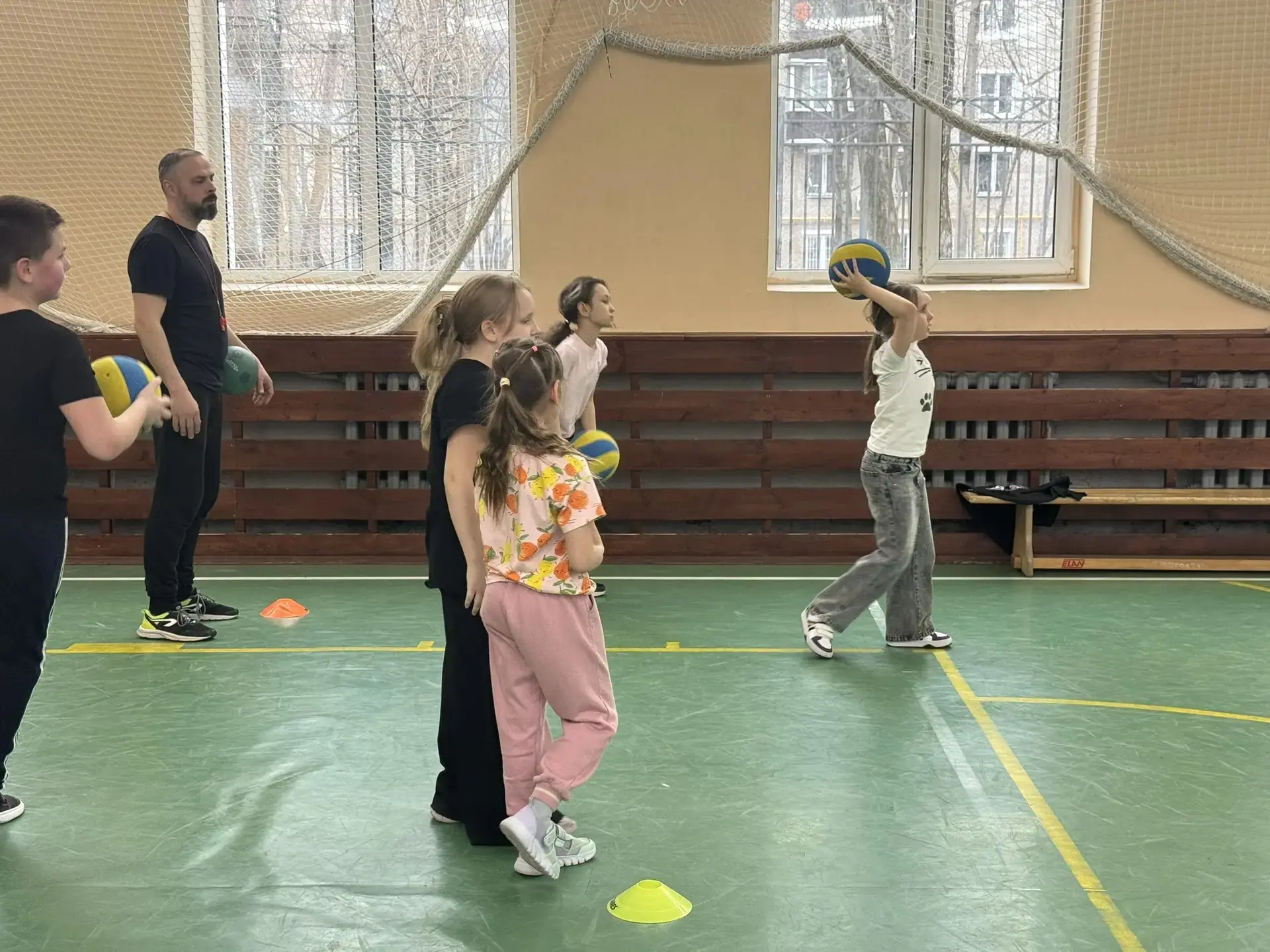 Вместе, выше, сильнее🌟  💪☀️ В нашей школе ребята из кружка «Вместе, выше, сильнее» проводят летние к