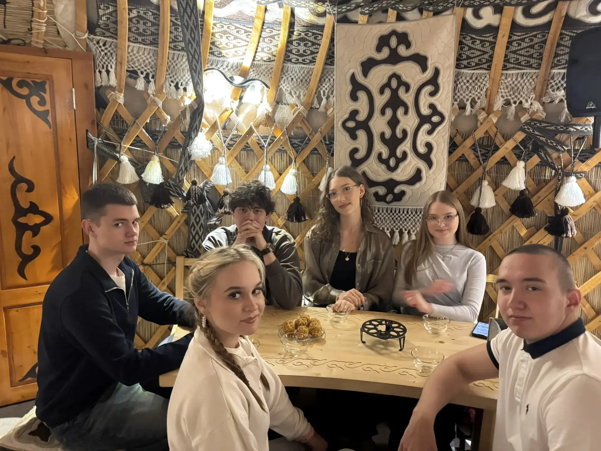 ✨ Ученики 7В, 8В и 11Б классов посетили уникальный туристический объект «Юрта Тамырлар»...