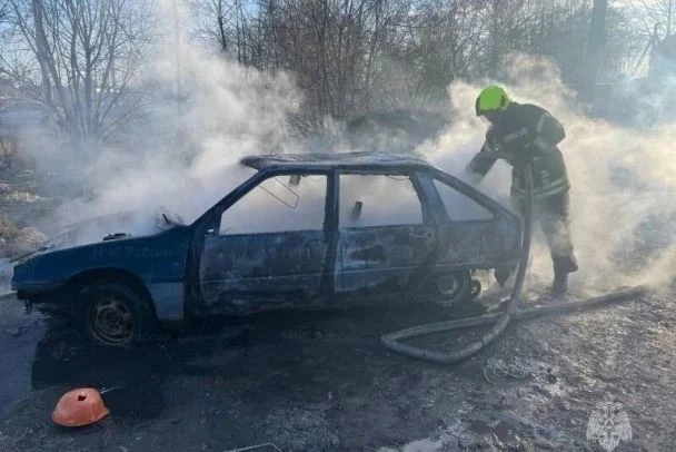 Под Тосно пьяный мужчина поджег авто бывшей супруги