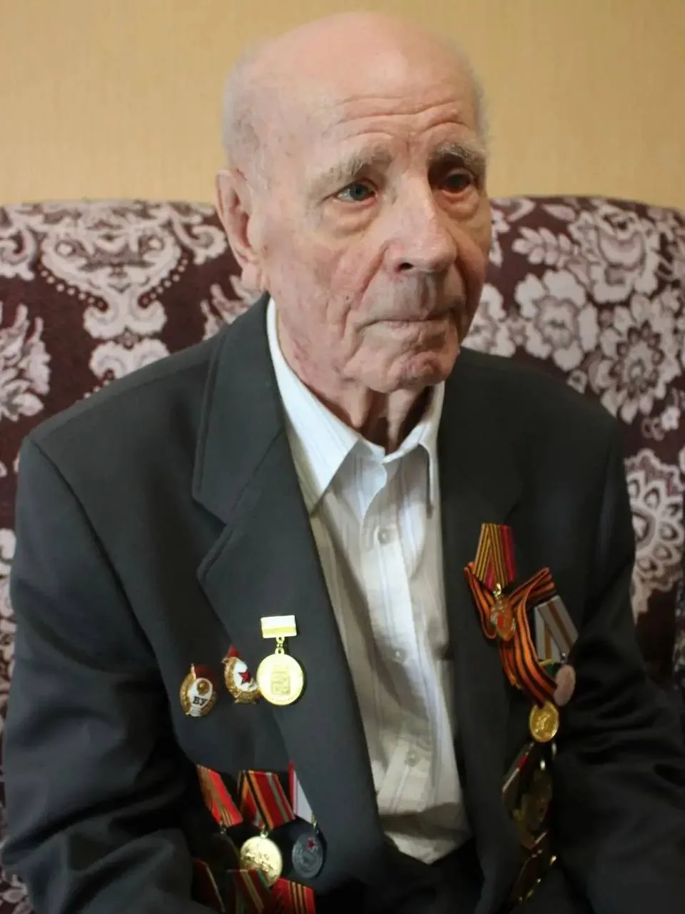 🎉 Ветеран ВОВ отметил 100-летний юбилей

В День России свой вековой юбилей отметил ветеран Великой 