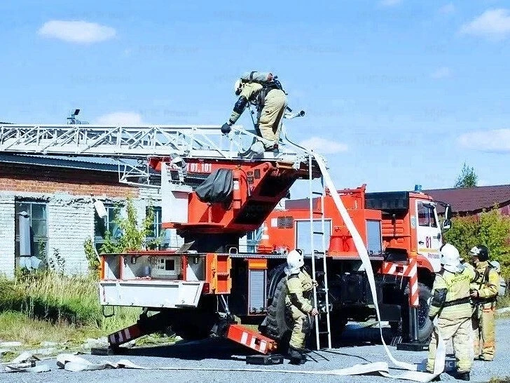 🚒 Ялуторовские пожарные провели учения на местном предприятии