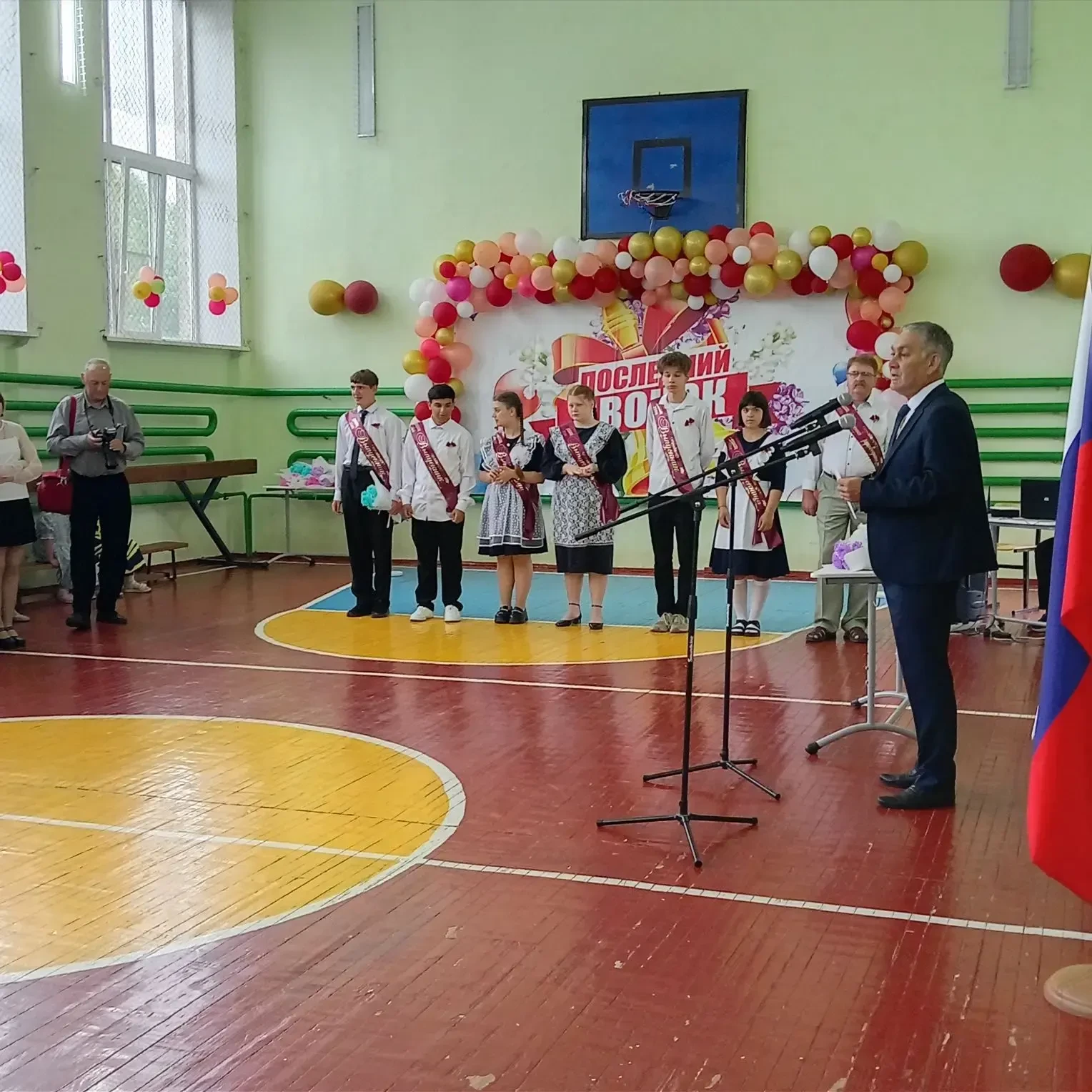 Последний звонок в МКОУ "Ольховатская ООШ": трогательно, красиво, навсегда в памяти!