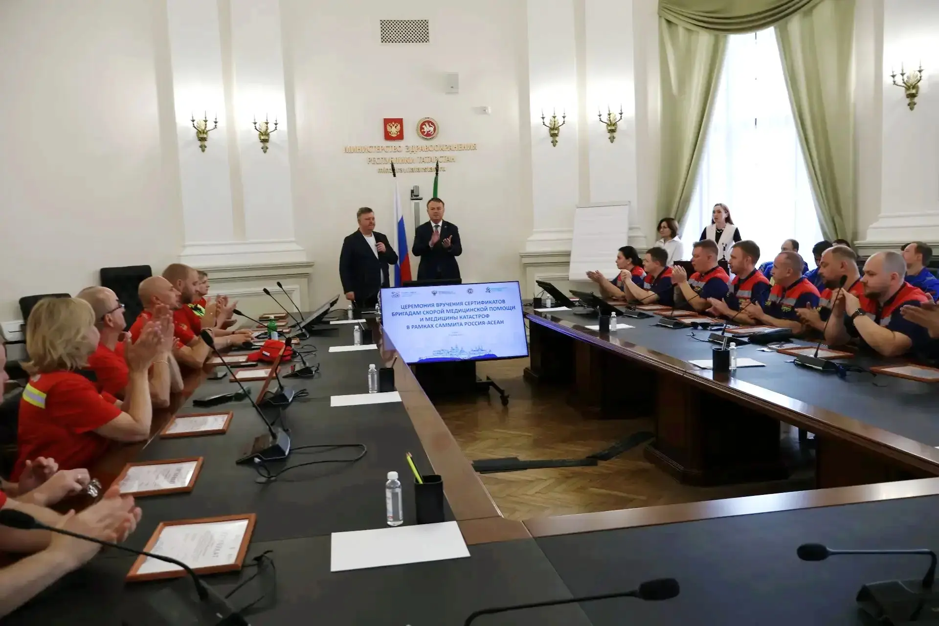 Сегодня в Минздраве Татарстана состоялось вручение сертификатов участников Саммита Росс...
