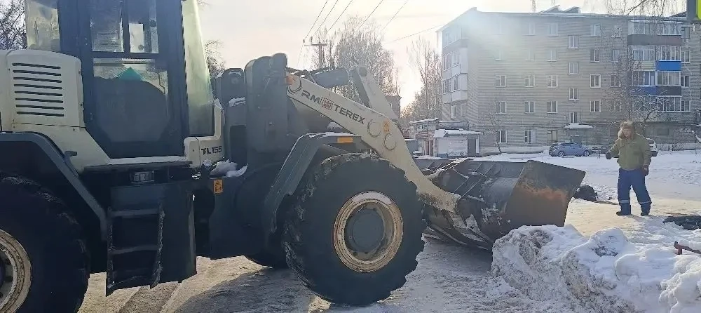 🚜 Мичуринские коммунальщики борются со снегом и гололедицей на городских улицах и тротуарах  Погода 