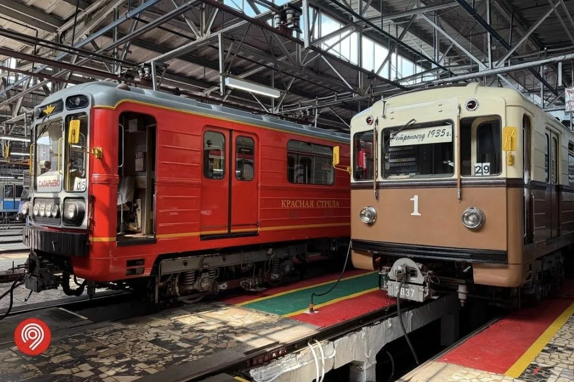 🚇Парад поездов на Кольцевой линии метро   В этом году в колонне будет 9 составов: — легендарный ретр