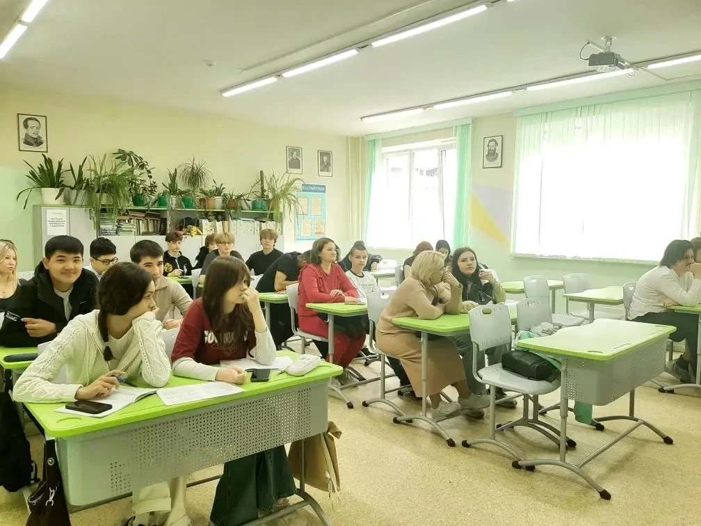 Родители в роли выпускников: в школе №68 прошла акция «Сдаем вместе»! 📝🍎  Как побороть волнение пере