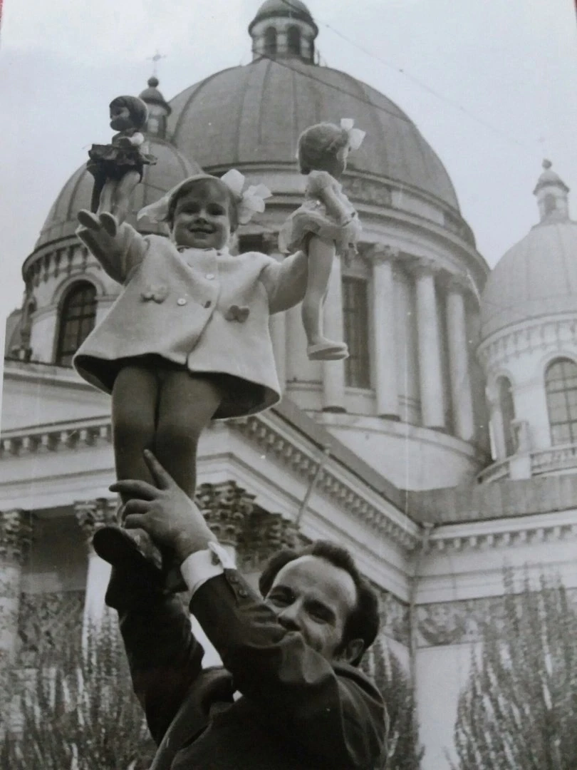 С добрым утром, дорогие друзья!

1971.Троицкий собор. 
Фото: Юлия Краевская.