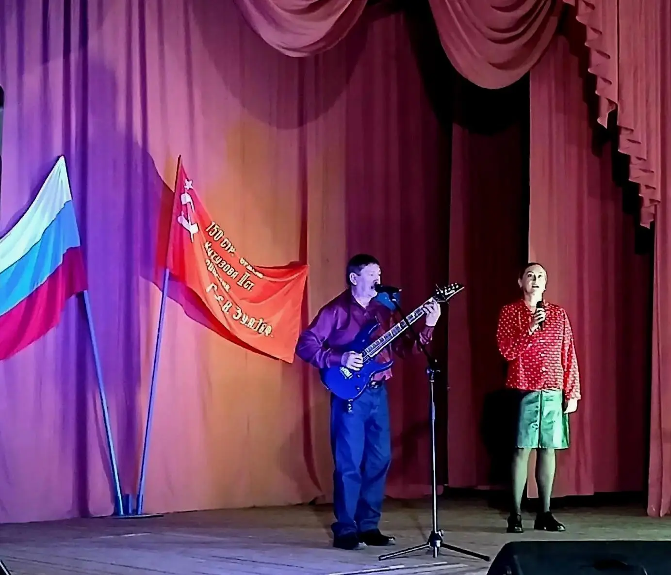 Учащиеся хореографического и эстрадного отделений, вокальный дуэт в составе Никитиной Л...