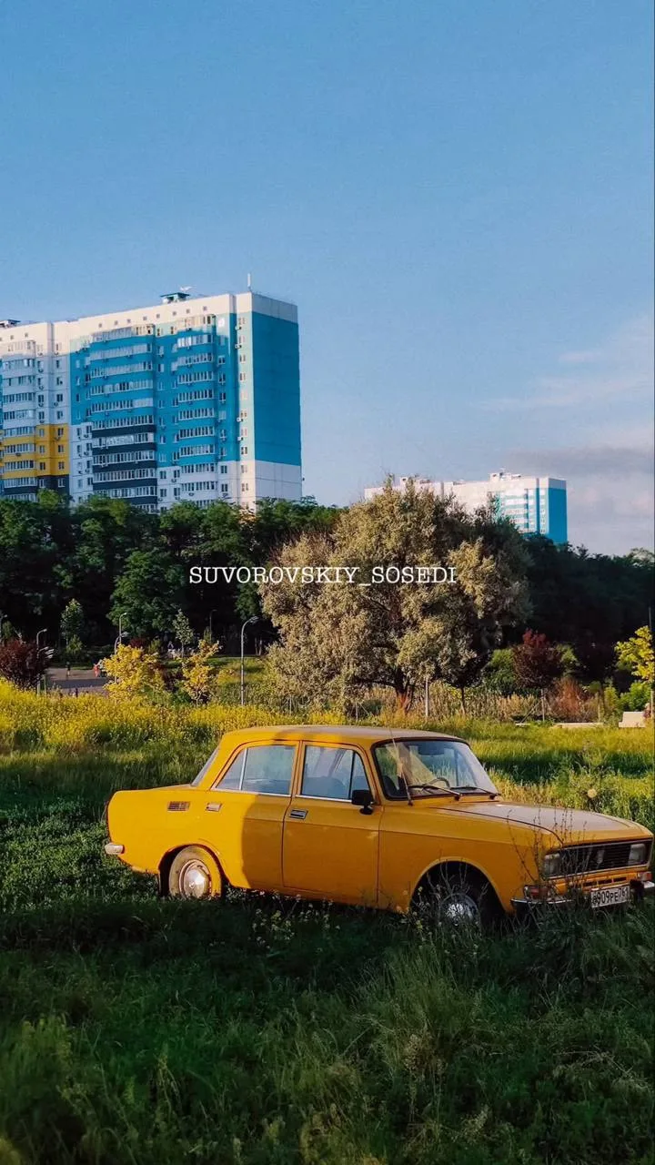 У нас тут прямо фотозона для летних ярких фоток 😃

Суворовский соседи в max